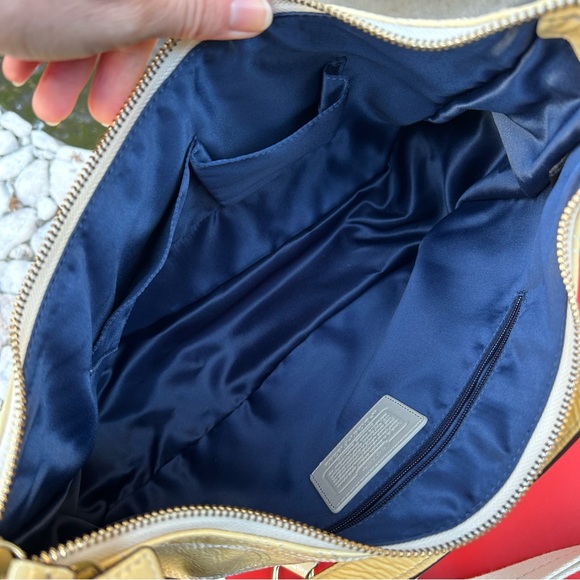 Coach patent leather handbag - Picture 10 of 13